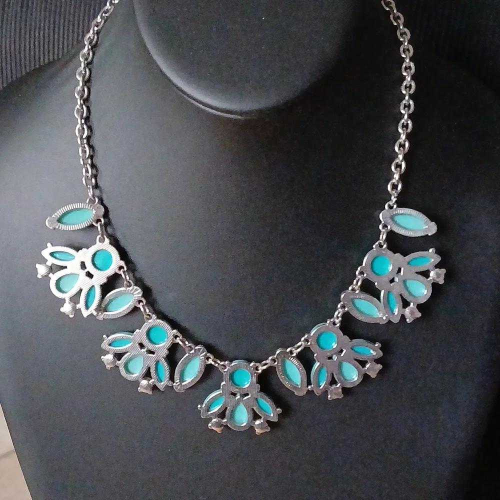 Vintage Fashion Elegant Silver and Turquoise Necklace